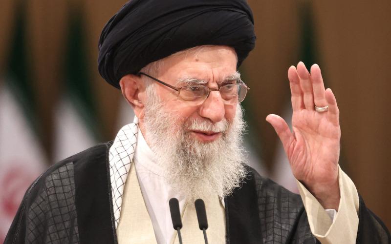 আয়াতুল্লাহ আলী খামেনীকে হত্যা না করতে ইসরায়েলকে বললেন ট্রাম্প